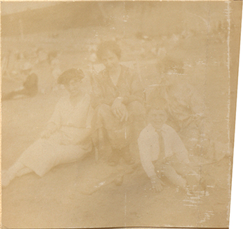 /images/penfieldfonds/med/pen_photograph_album_1919_1927_pg027-img06.jpg