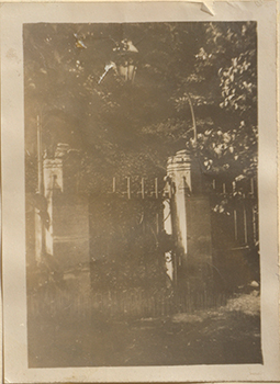 /images/penfieldfonds/med/pen_photograph_album_1919_1927_pg034-img02.jpg