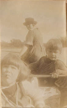 /images/penfieldfonds/med/pen_photograph_album_1919_1927_pg063-img02.jpg