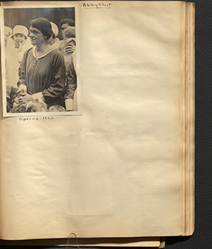 /images/penfieldfonds/med/pen_photograph_album_1919_1927_pg092.jpg