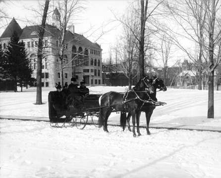 Horse and sleigh (1897)
