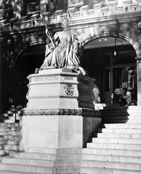 Statue of Queen Victoria