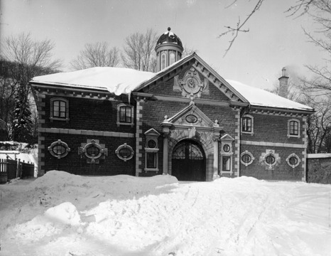 Stable and Coach house (1903)