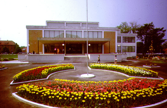 Built in 1968, the Centennial Centre is occupied by a wide variety of student organizations, services and facilities, including the MacDonald Campus Students' Society, Student Health Services, and modern Food and Nutrition labs. It also houses the Lyman Entomological Museum, whose insect collection consists of over 2.8 million specimens, making it the largest university insect collection in the country.