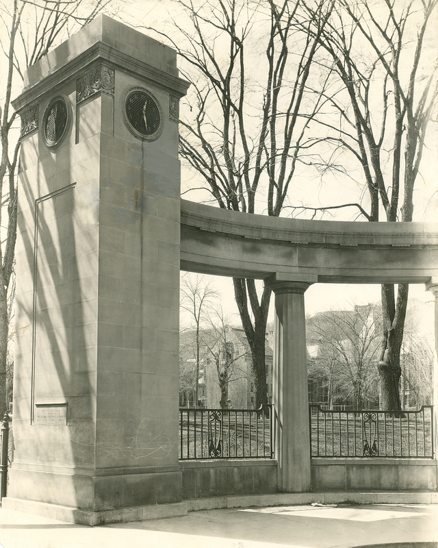Gate