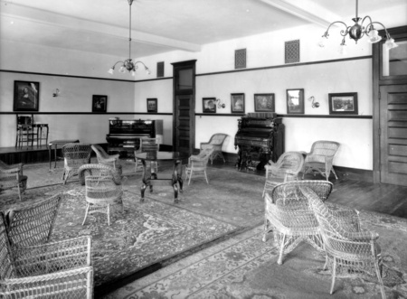 Lounge (1903)