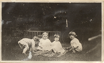 /images/penfieldfonds/med/pen_photograph_album_1919_1927_pg025-img03.jpg