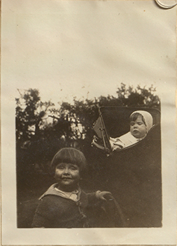 /images/penfieldfonds/med/pen_photograph_album_1919_1927_pg026-img01.jpg