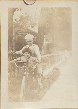 /images/penfieldfonds/med/pen_photograph_album_1919_1927_pg112-img01.jpg